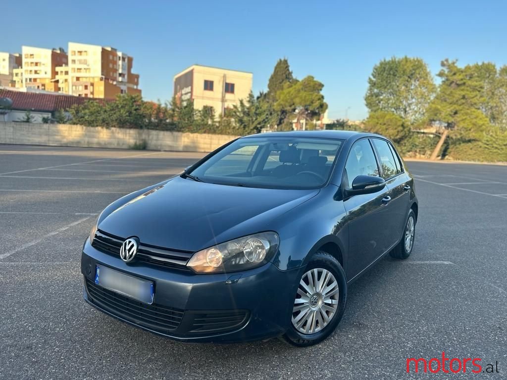 2011' Volkswagen Golf photo #1