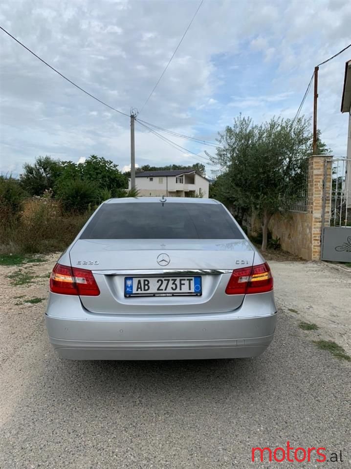 2010' Mercedes-Benz E 220 photo #4