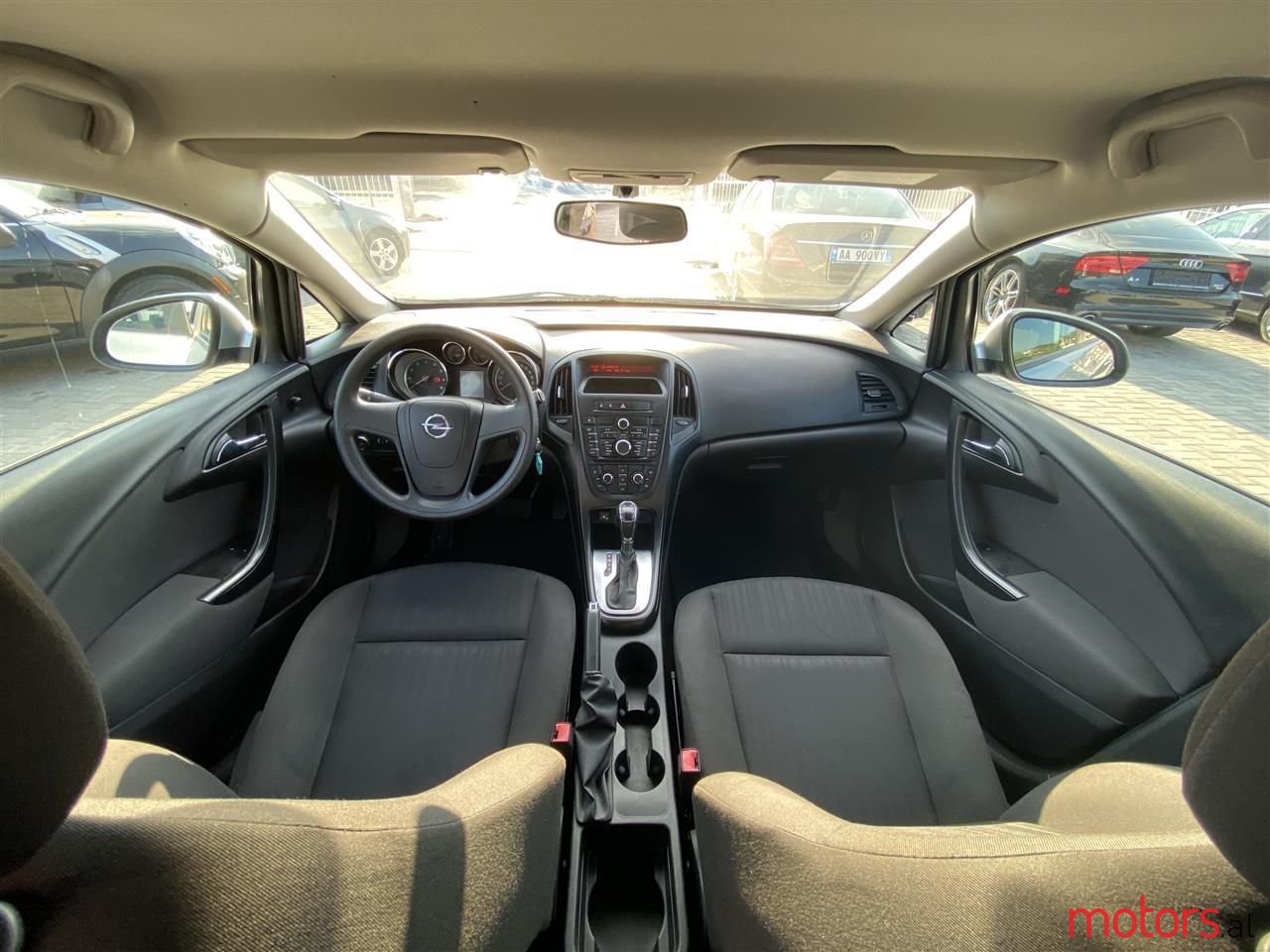 2014' Opel Astra photo #5