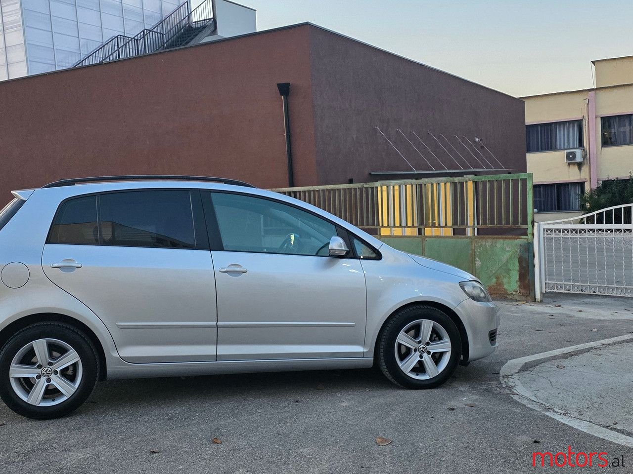 2009' Volkswagen Golf Plus photo #1