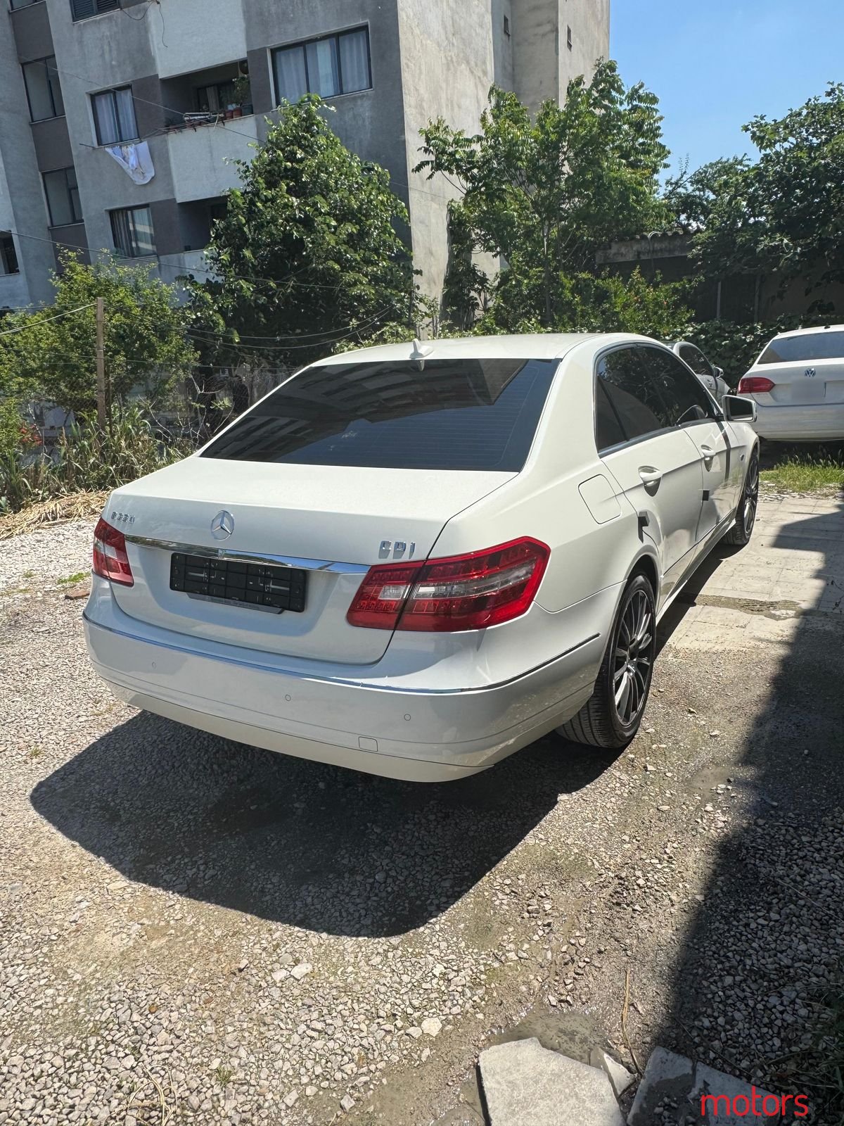 2011' Mercedes-Benz E 220 photo #3
