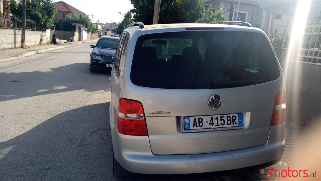 2005' Volkswagen Touran photo #2