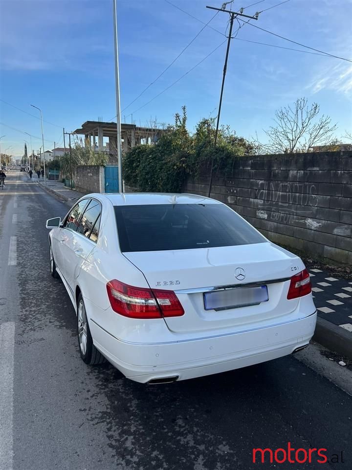 2013' Mercedes-Benz E 220 photo #6