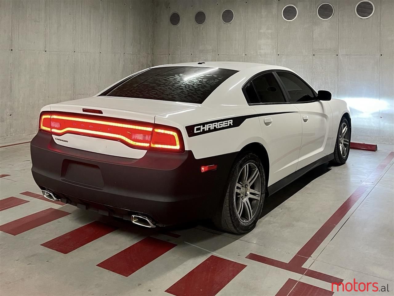 2013' Dodge Challenger photo #4