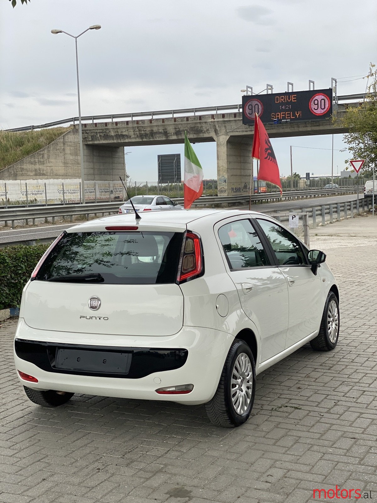 2011' Fiat Punto Evo photo #6