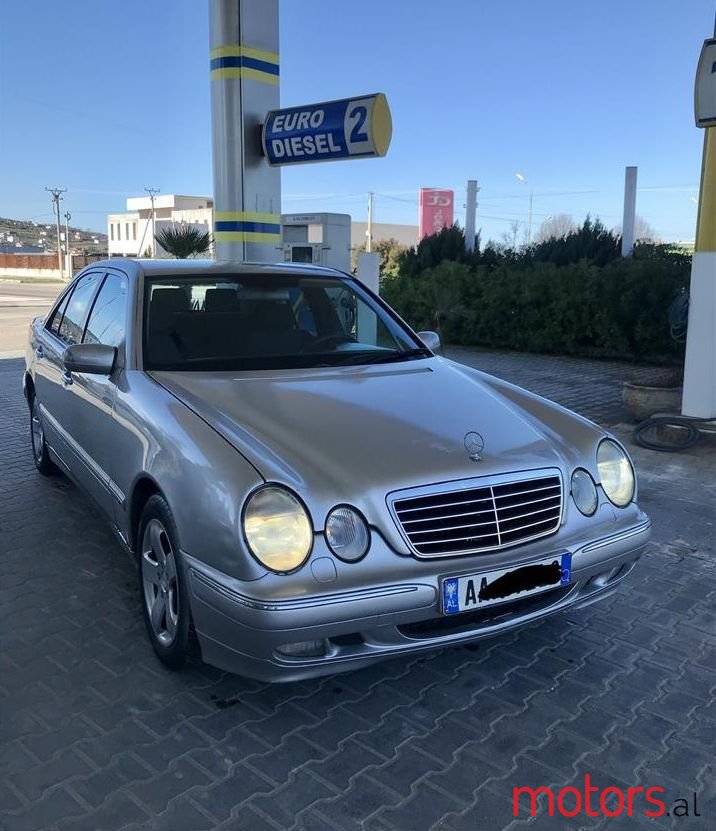 2001' Mercedes-Benz E 220 photo #1