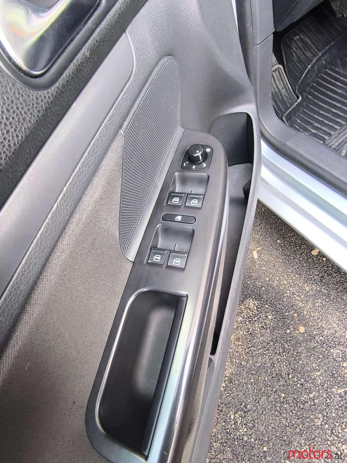 2009' Volkswagen Golf photo #6