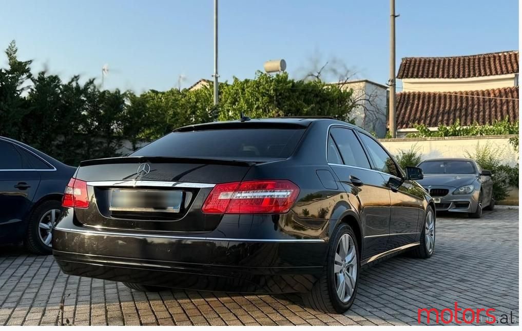 2011' Mercedes-Benz 220 photo #4