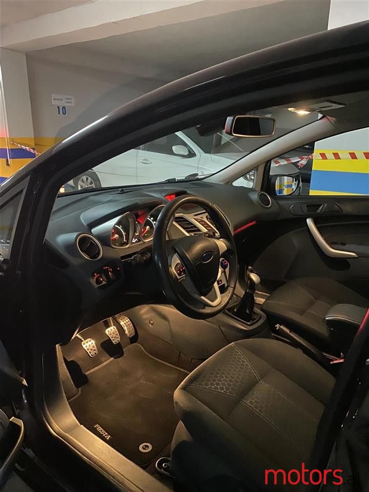 2011' Ford Fiesta photo #2