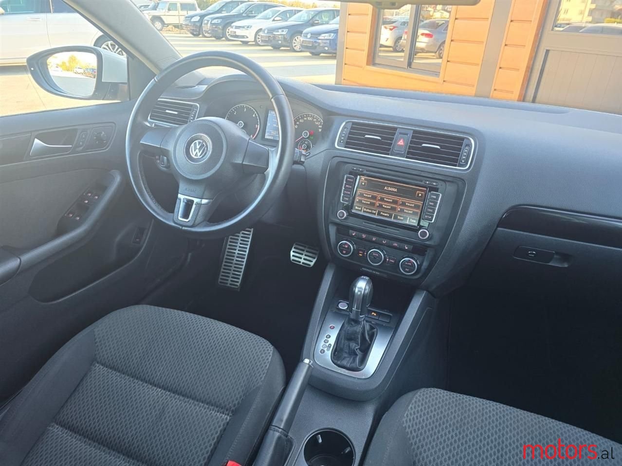 2012' Volkswagen Jetta photo #6