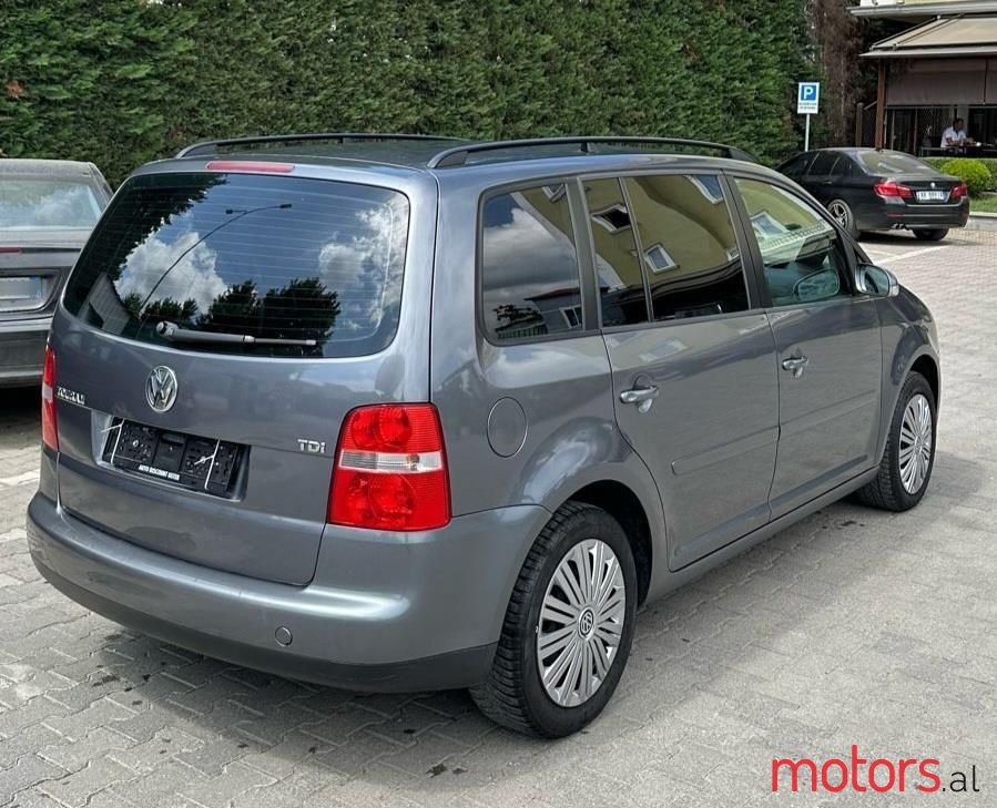 2006' Volkswagen Touran photo #6