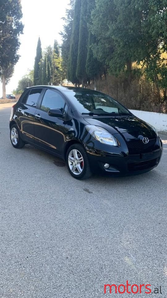 2010' Toyota Yaris photo #1