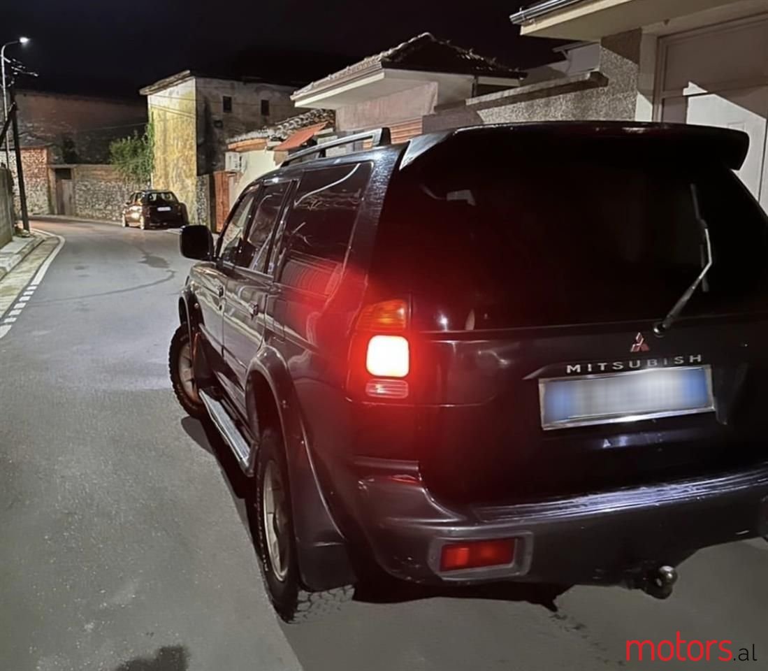 2004' Mitsubishi Pajero photo #6