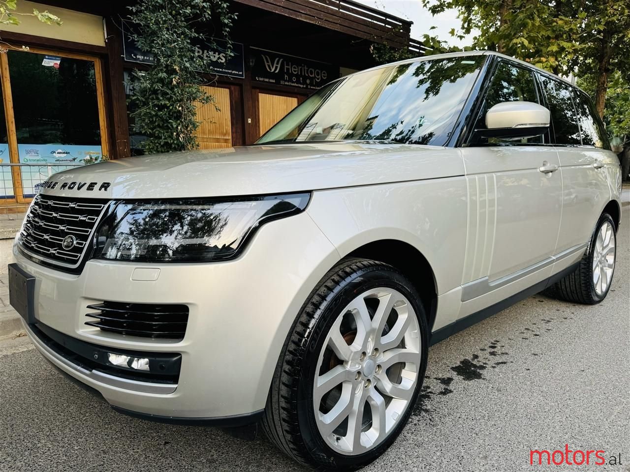 2013' Land Rover Range Rover photo #3