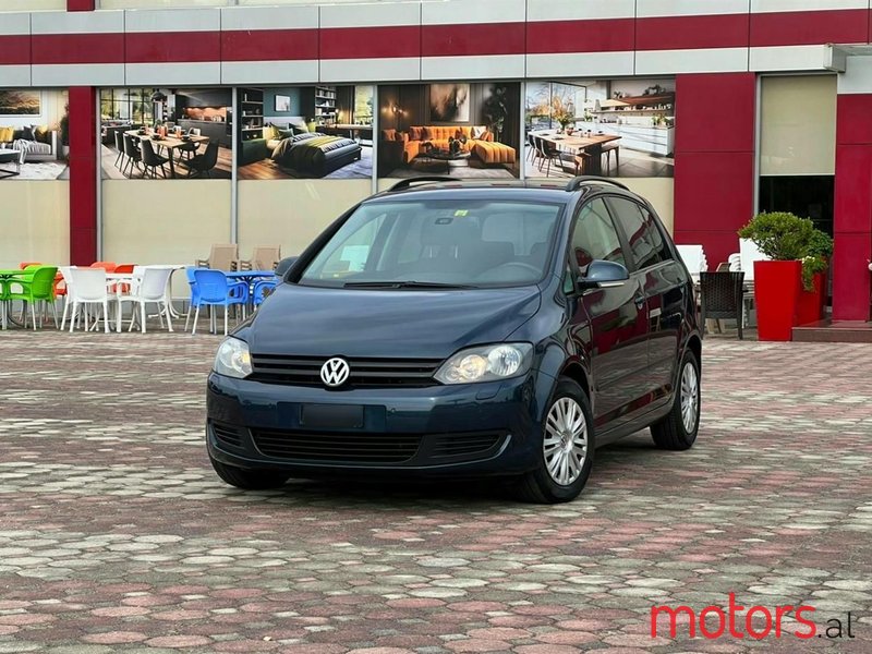 2010' Volkswagen Golf photo #1