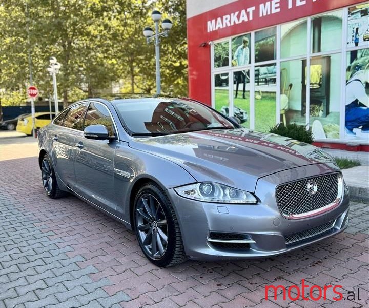 2010' Jaguar XJ photo #2
