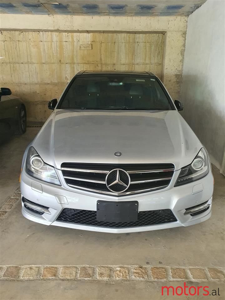 2012' Mercedes-Benz C 300 photo #1