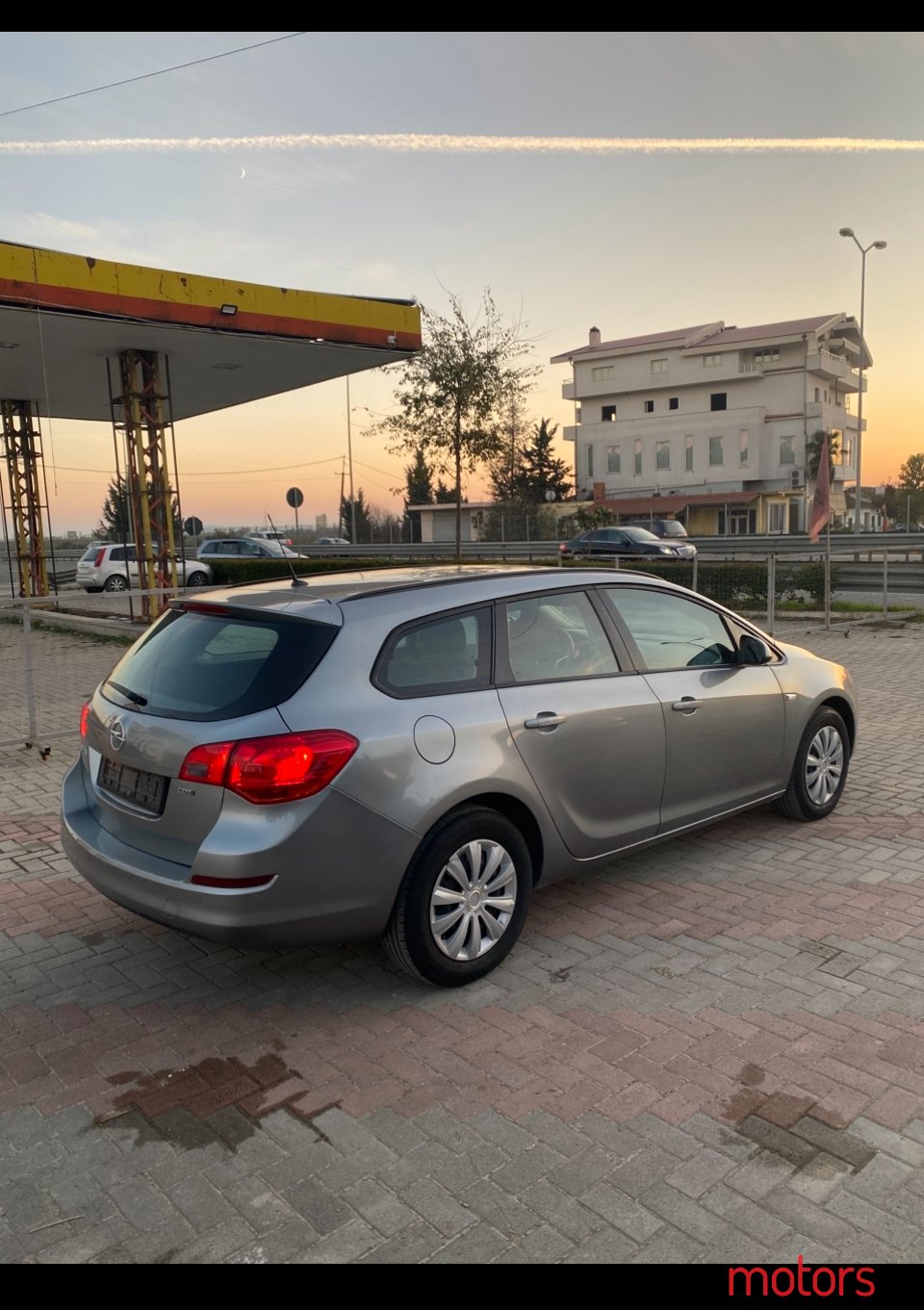 2011' Opel Astra photo #4