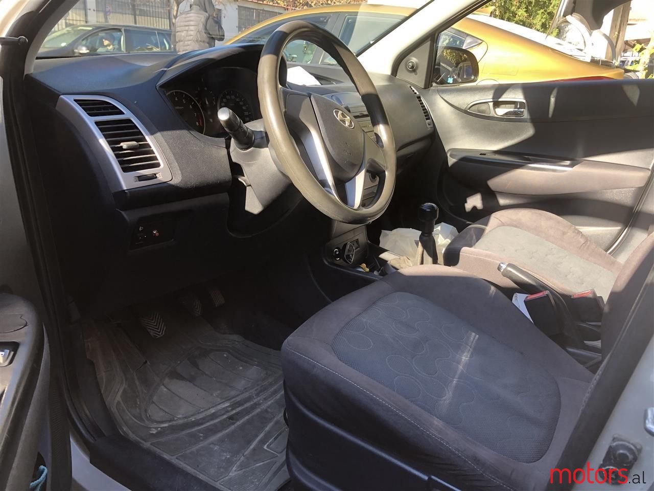 2010' Hyundai i20 photo #2