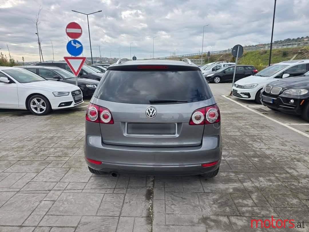 2010' Volkswagen Golf Plus photo #2