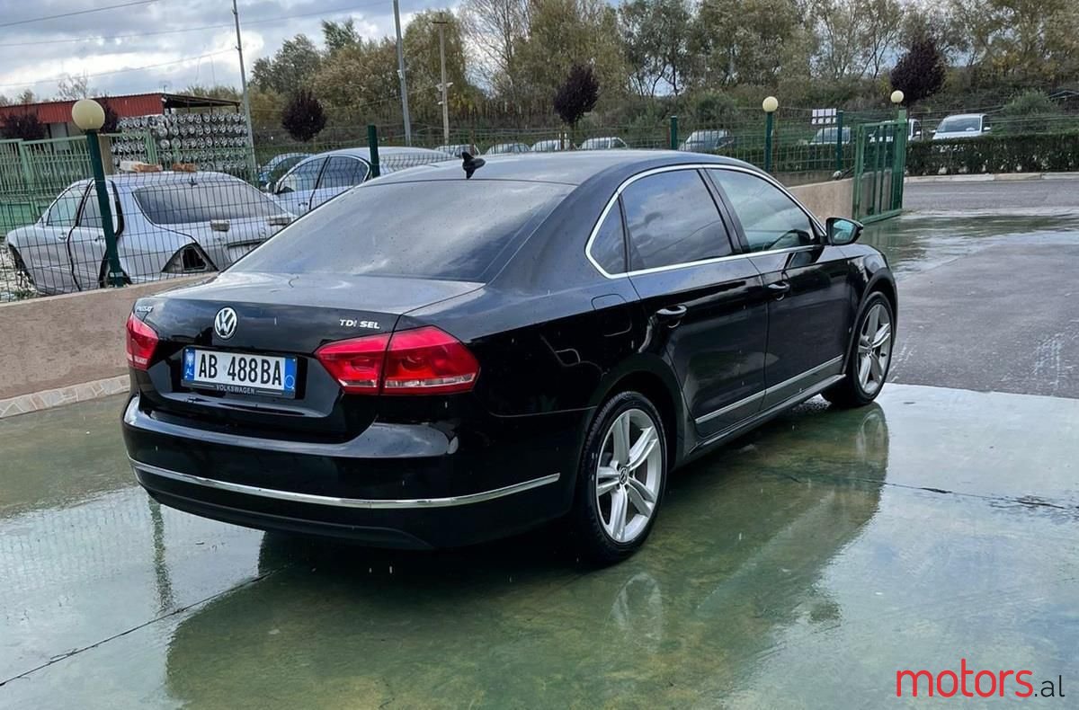 2012' Volkswagen Passat photo #4