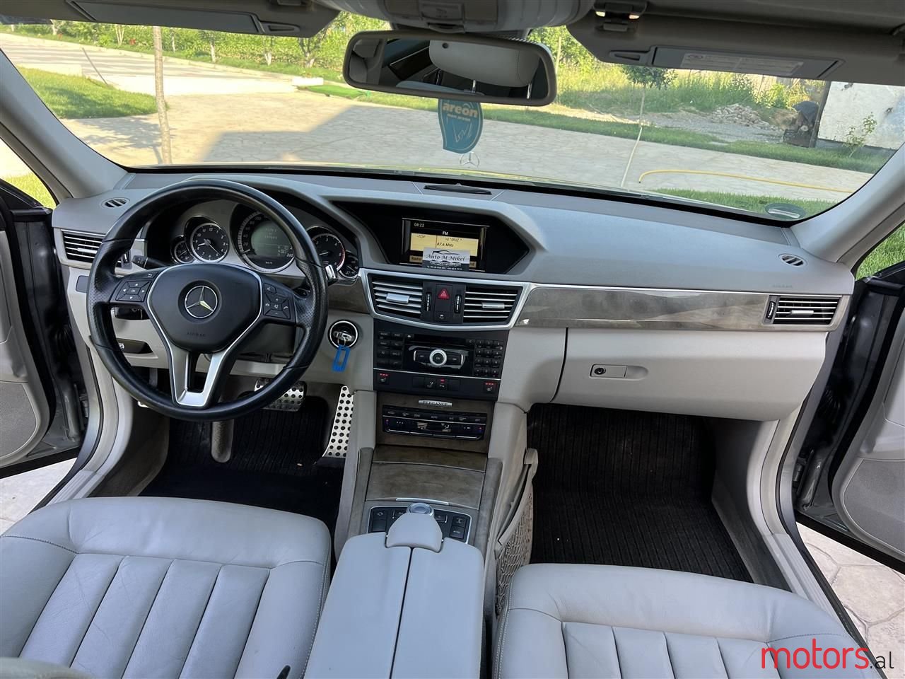 2009' Mercedes-Benz E 350 photo #5