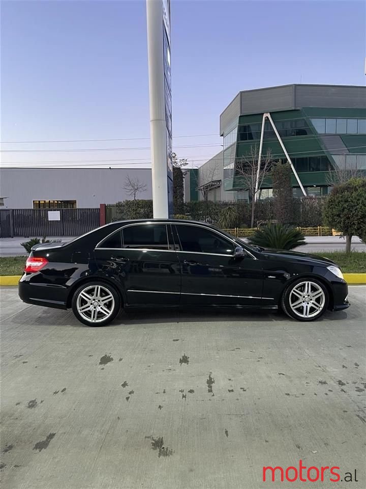 2010' Mercedes-Benz E 350 photo #2