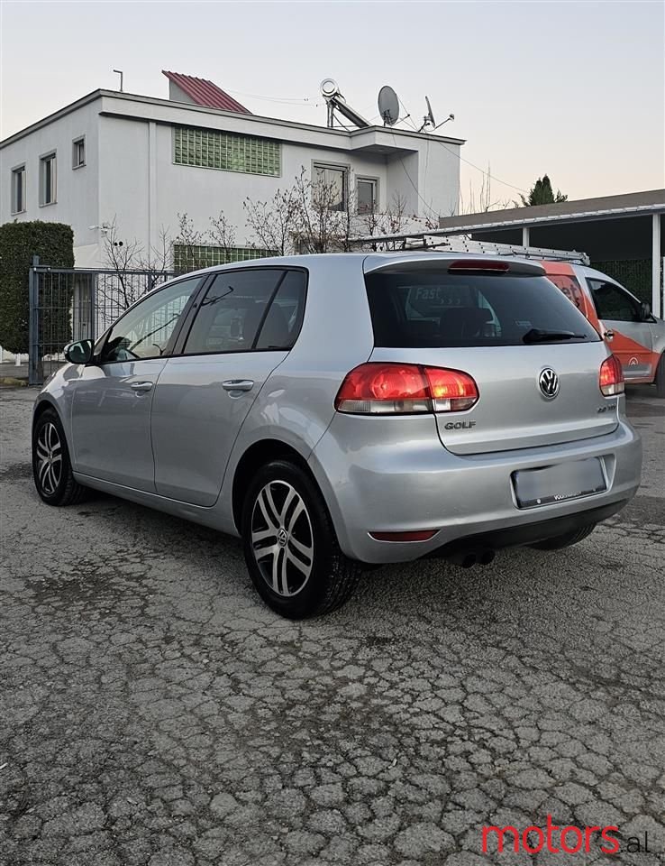 2011' Volkswagen Golf photo #6