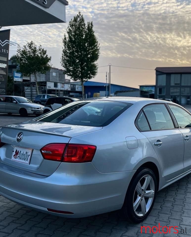 2011' Volkswagen Jetta photo #3