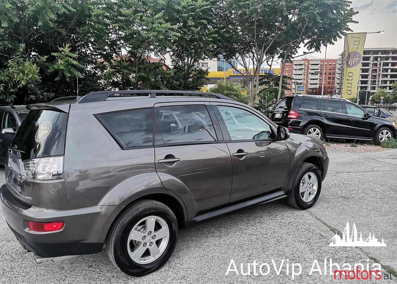 2013' Mitsubishi Outlander photo #2