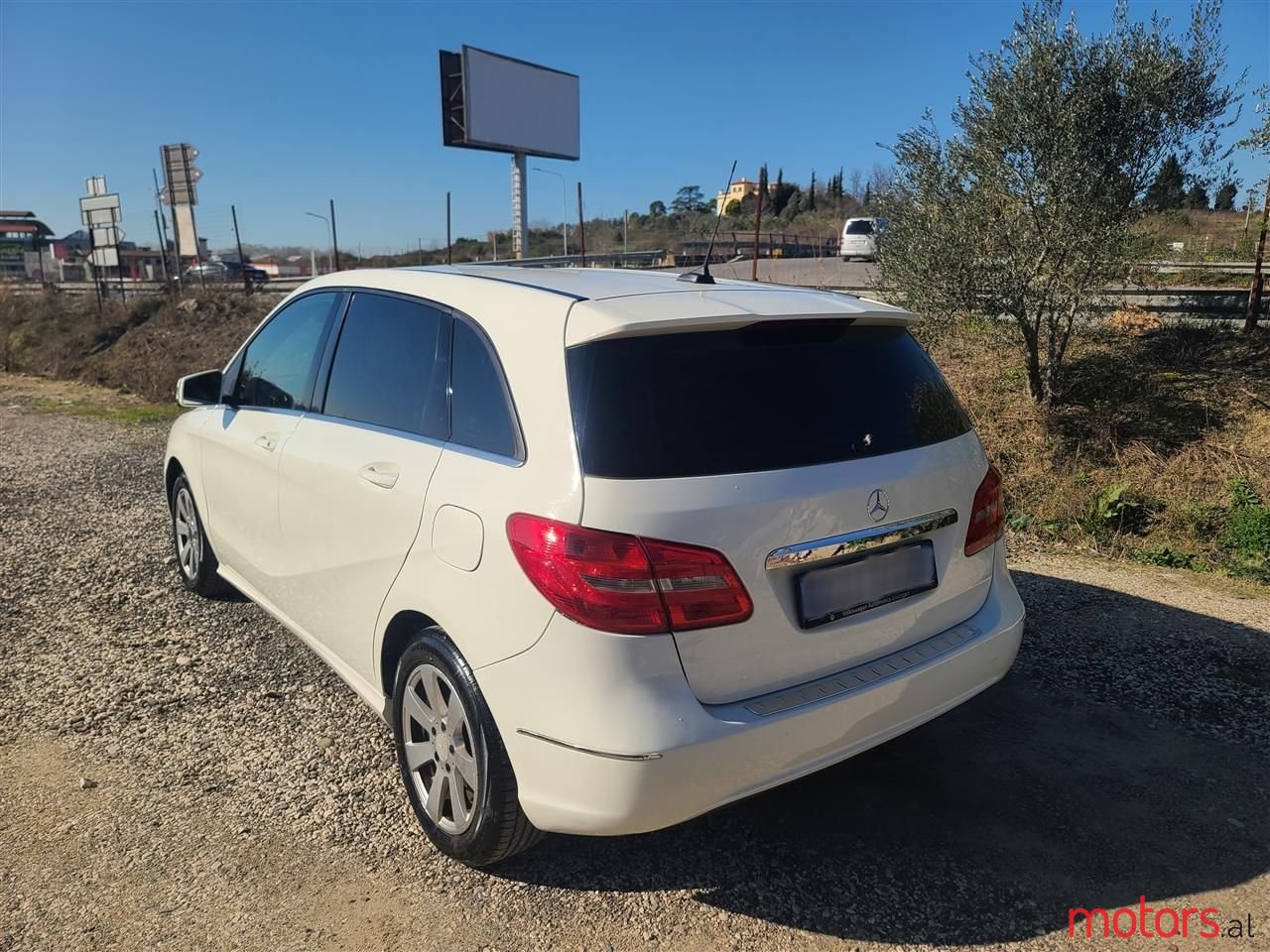 2014' Mercedes-Benz B 150 photo #2