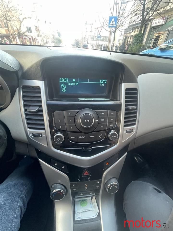 2011' Chevrolet Cruze photo #4