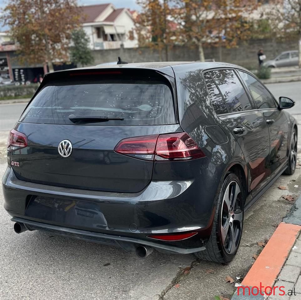 2016' Volkswagen Golf photo #4