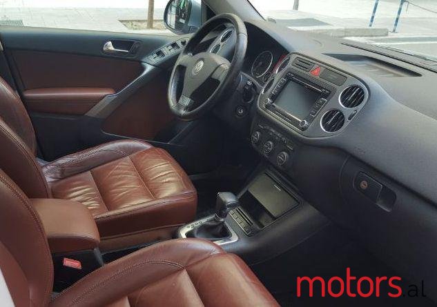 2002' Volkswagen Tiguan photo #2