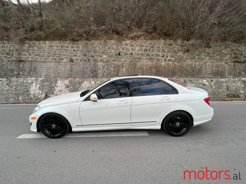 2012' Mercedes-Benz C 300 photo #3