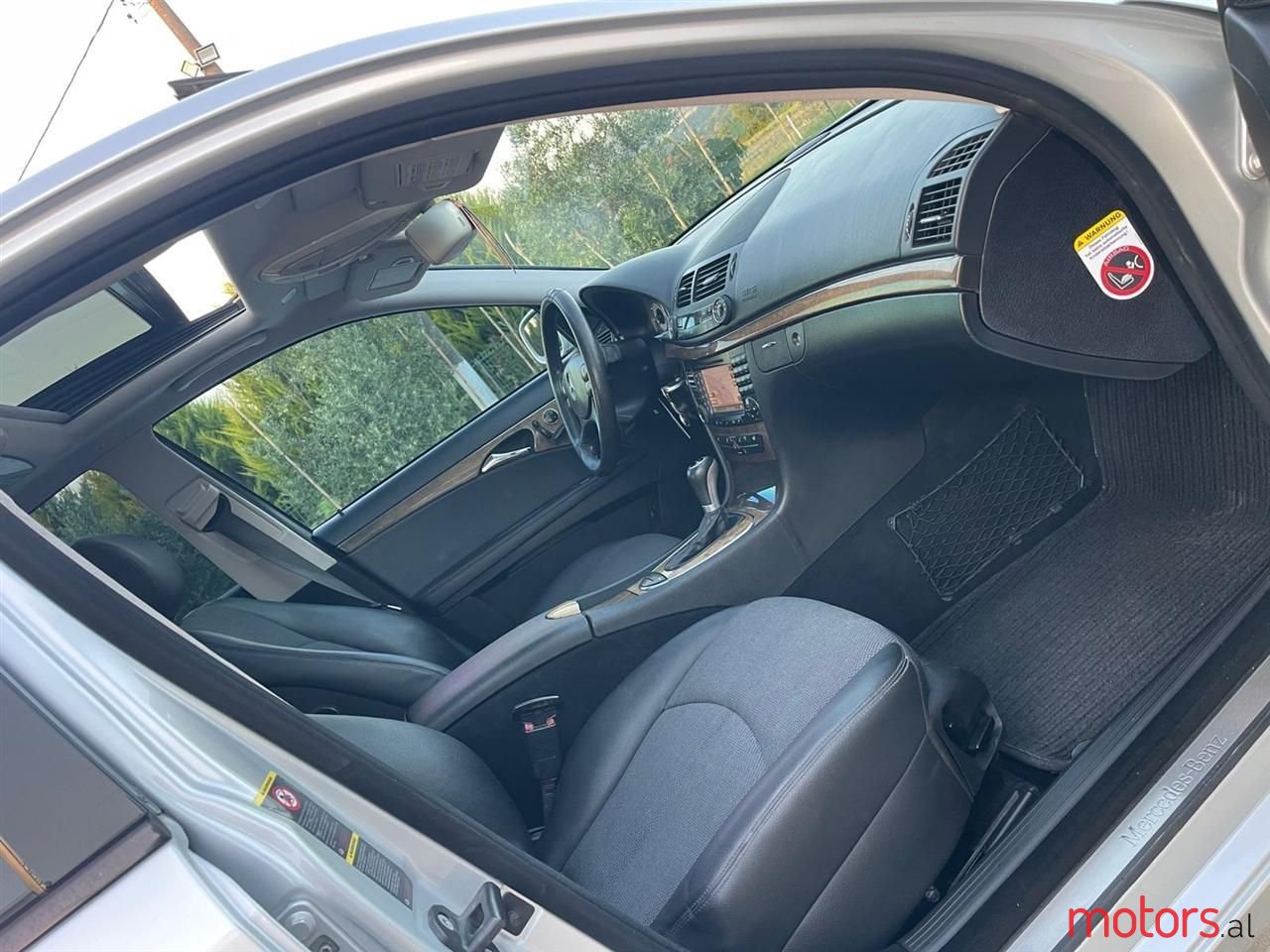 2008' Mercedes-Benz 320 photo #5