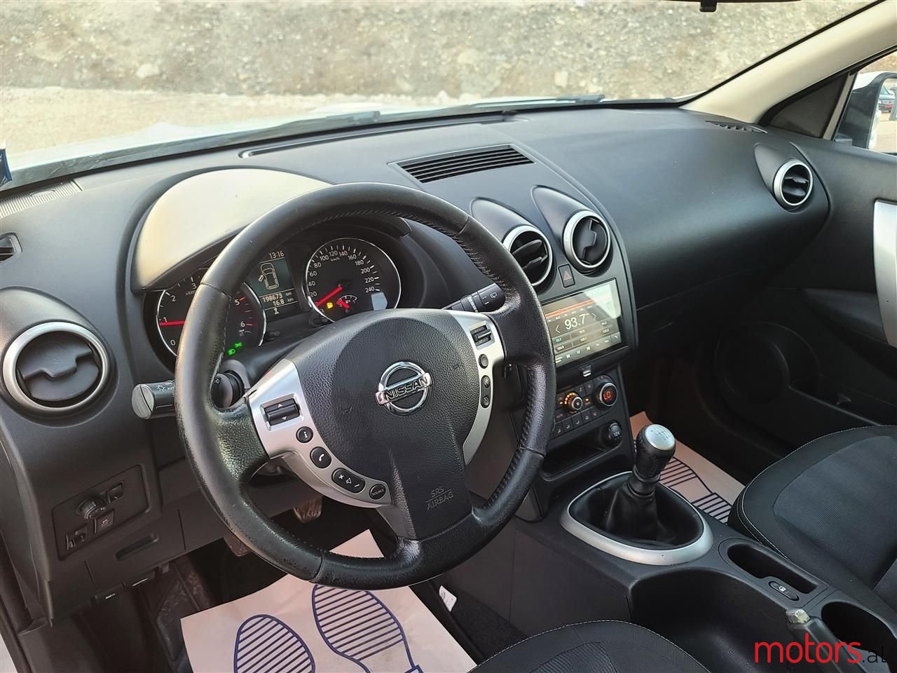 2013' Nissan Qashqai photo #2