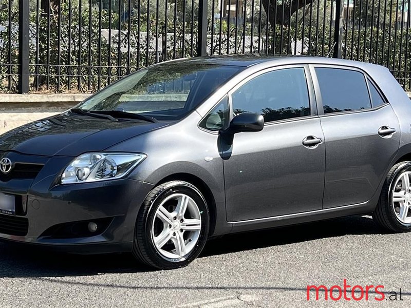 2007' Toyota Auris photo #1