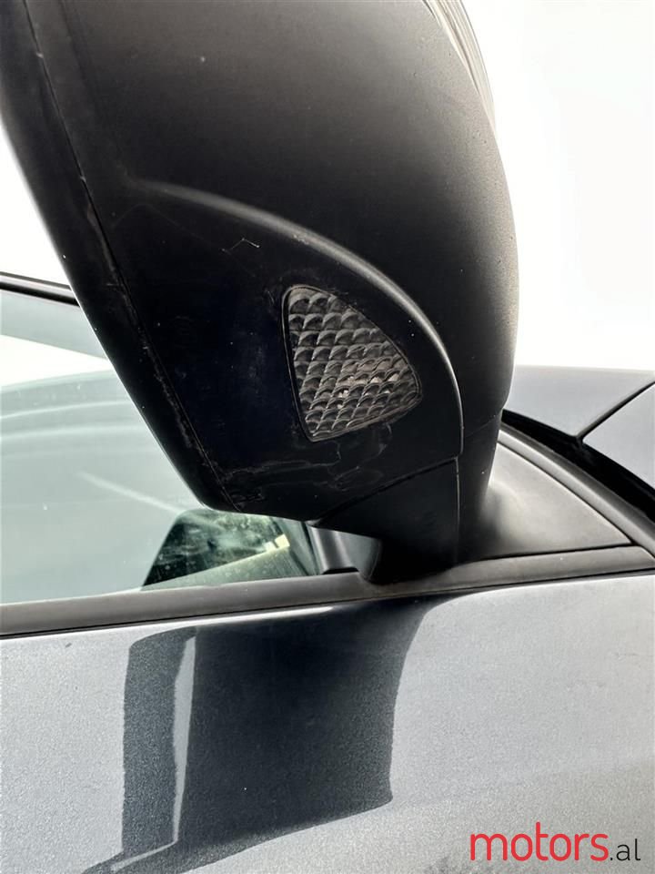 2011' Volkswagen Golf photo #4