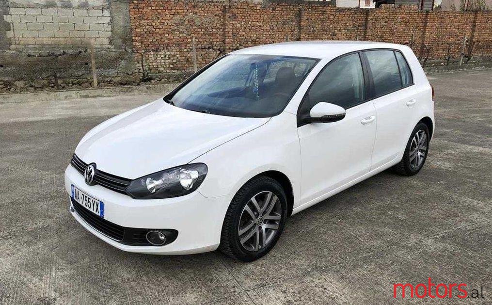 2009' Volkswagen Golf photo #1