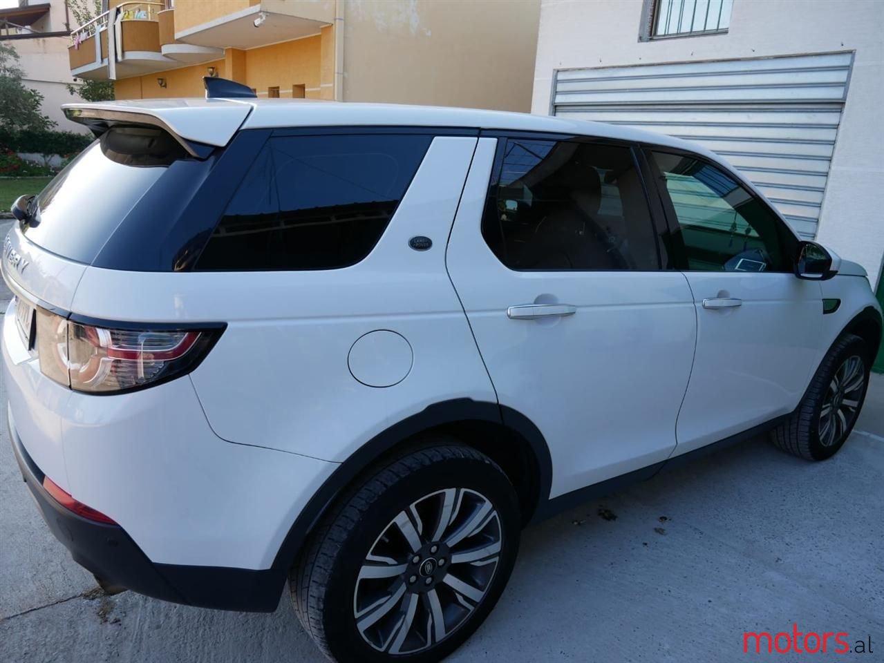 2017' Land Rover Discovery Sport photo #4