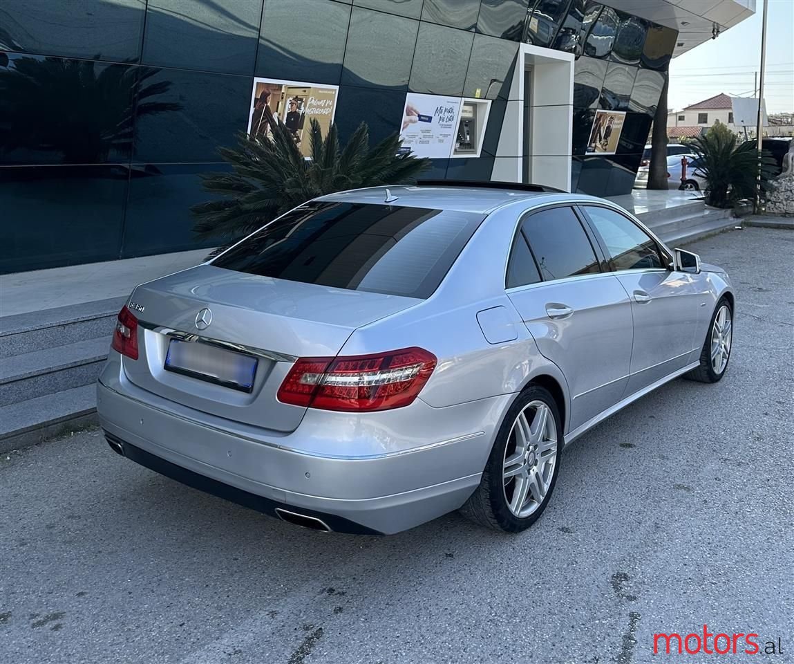 2010' Mercedes-Benz 220 photo #2