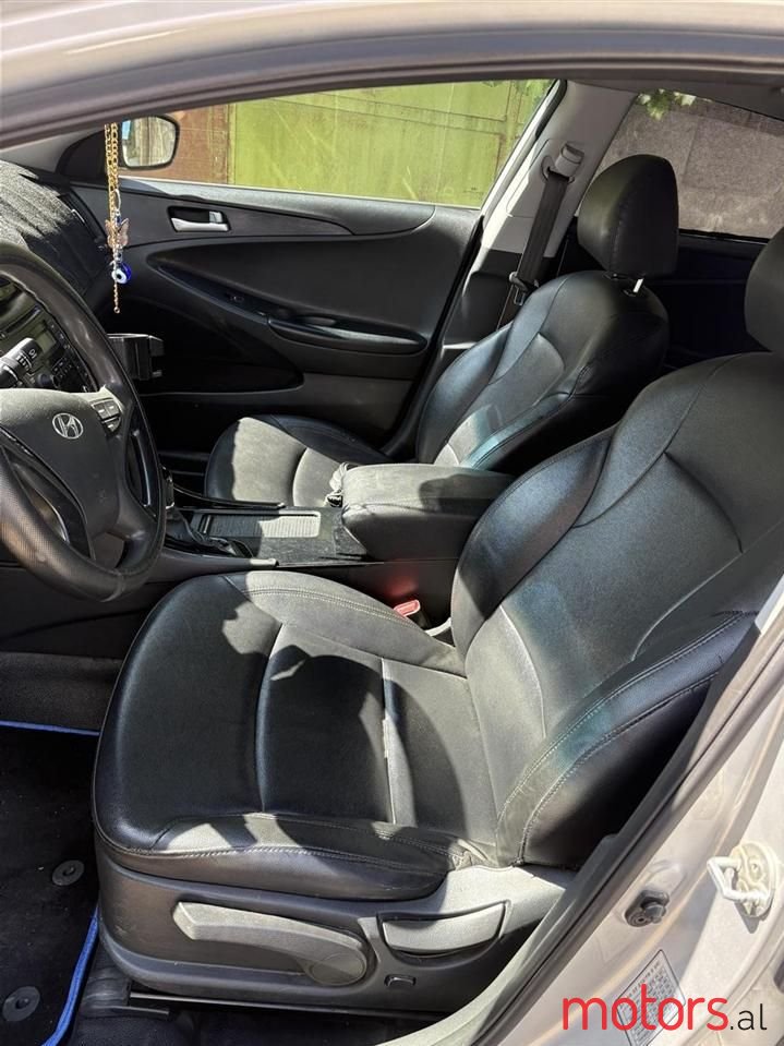 2012' Hyundai Sonata photo #3