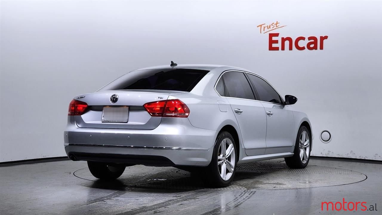 2012' Volkswagen Passat photo #6