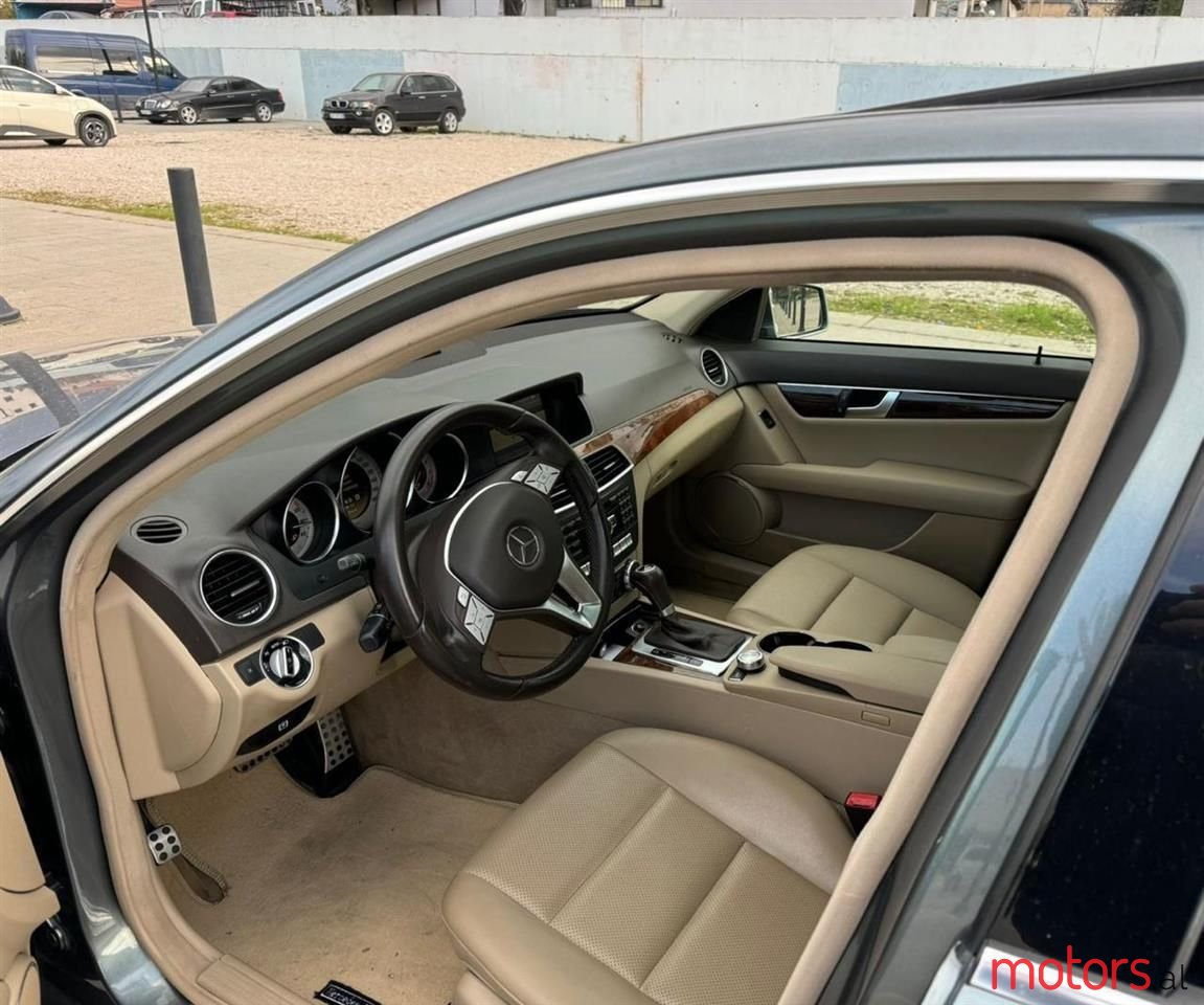 2012' Mercedes-Benz C 250 photo #2