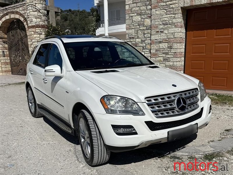 2011' Mercedes-Benz ML 350 photo #3