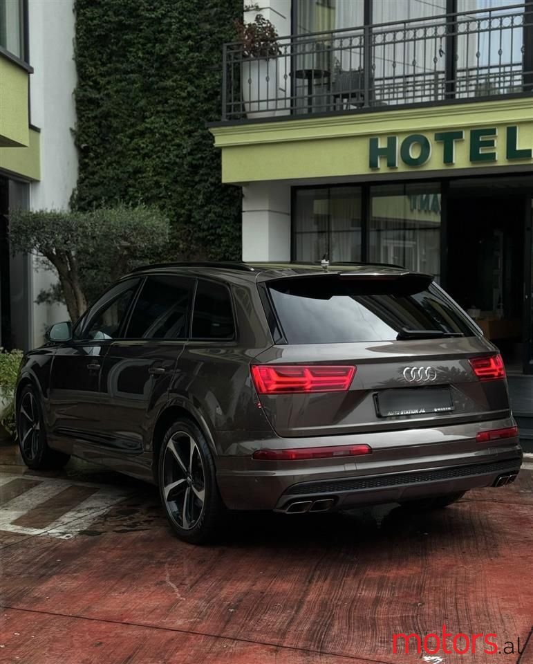 2016' Audi SQ7 photo #3