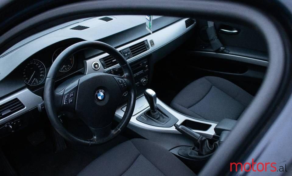 2010' BMW 320 photo #2