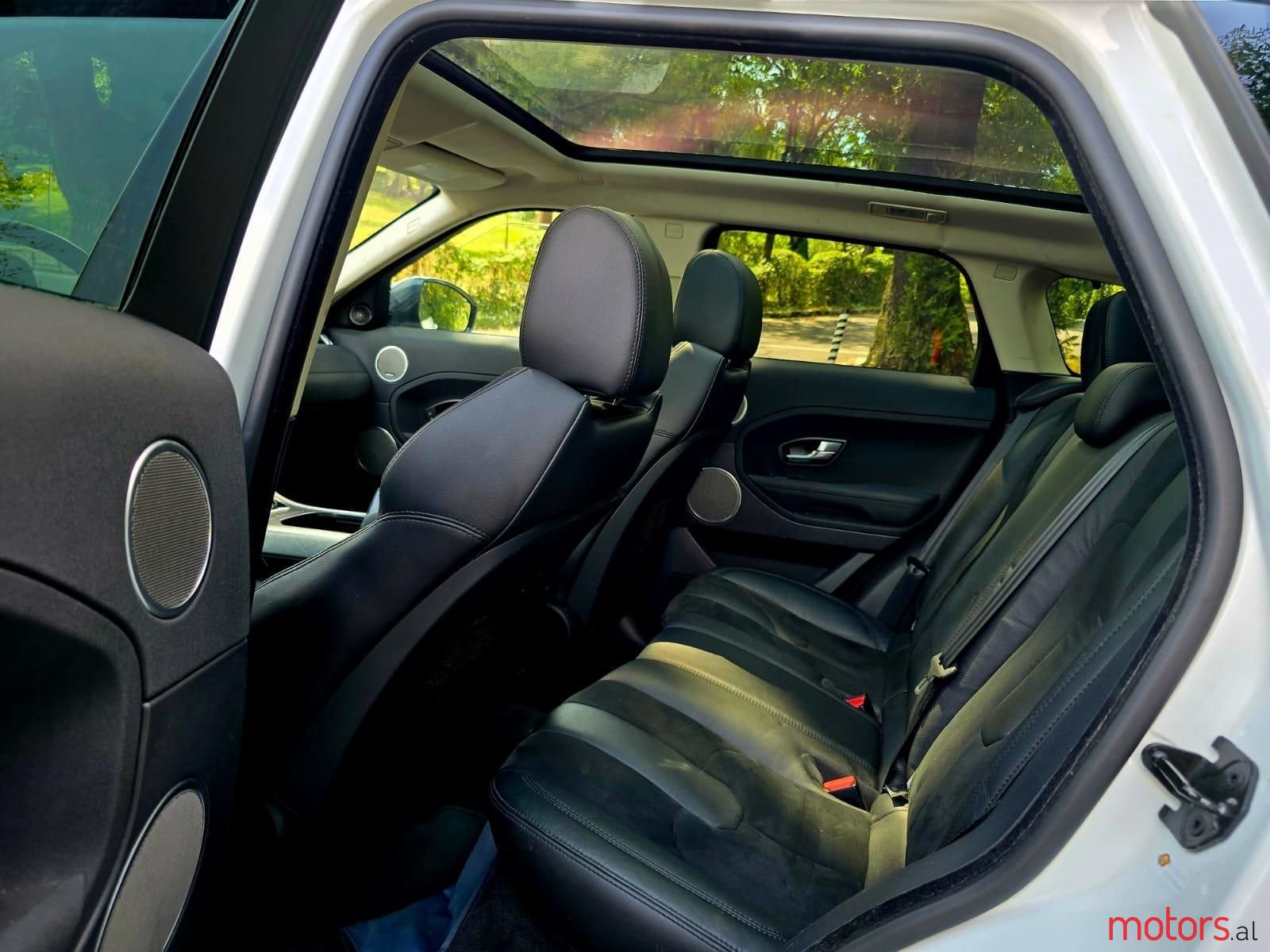2015' Land Rover Range Rover Evoque photo #3