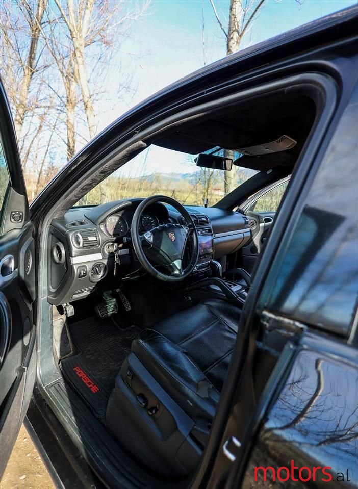 2004' Porsche Cayenne photo #5